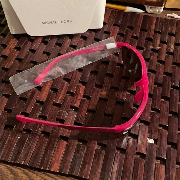 Original and new Michael Khors sunglasses - Picture 4 of 8
